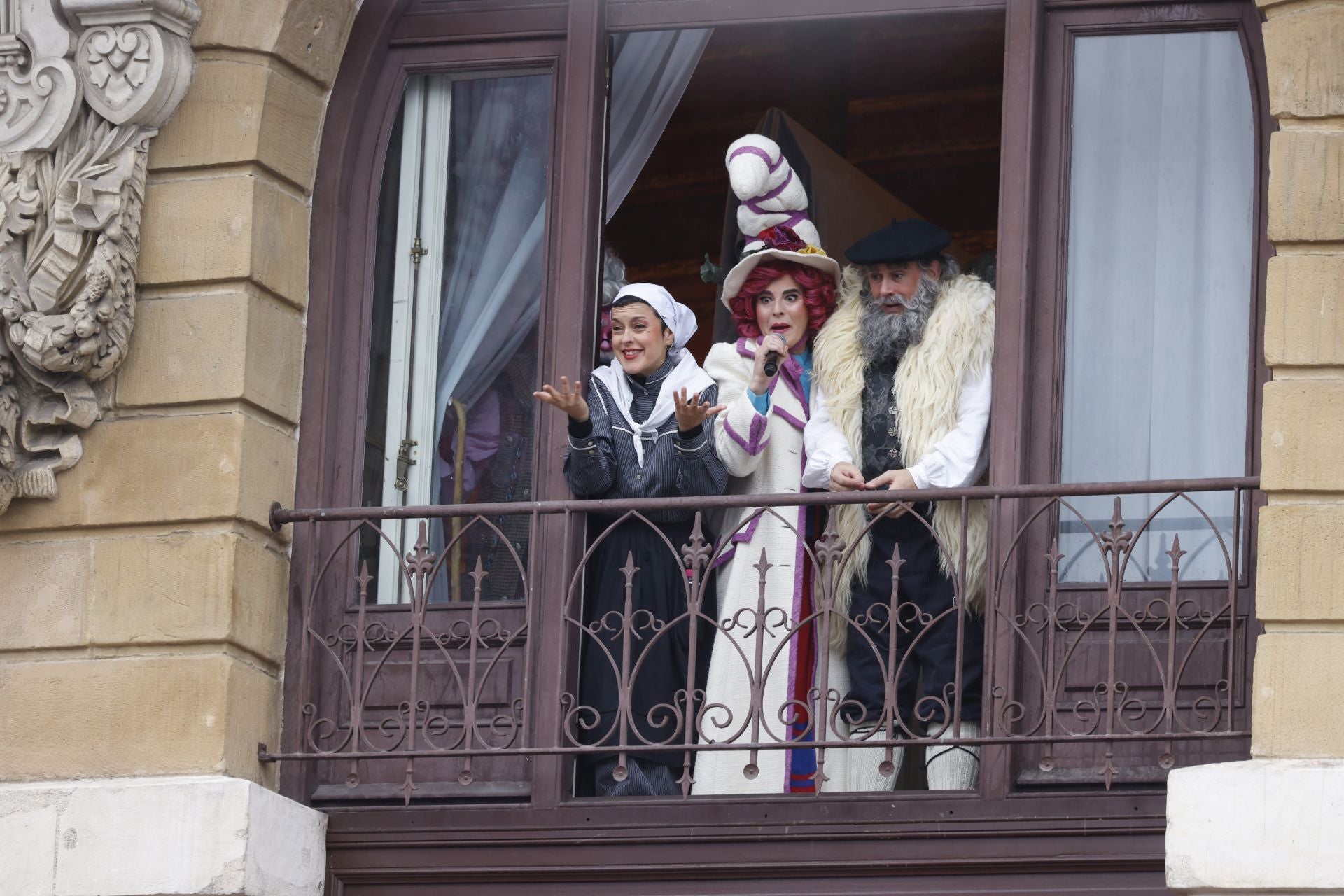 Olentzero y Mari Domingi reciben las últimas cartas de Navidad en Bilbao