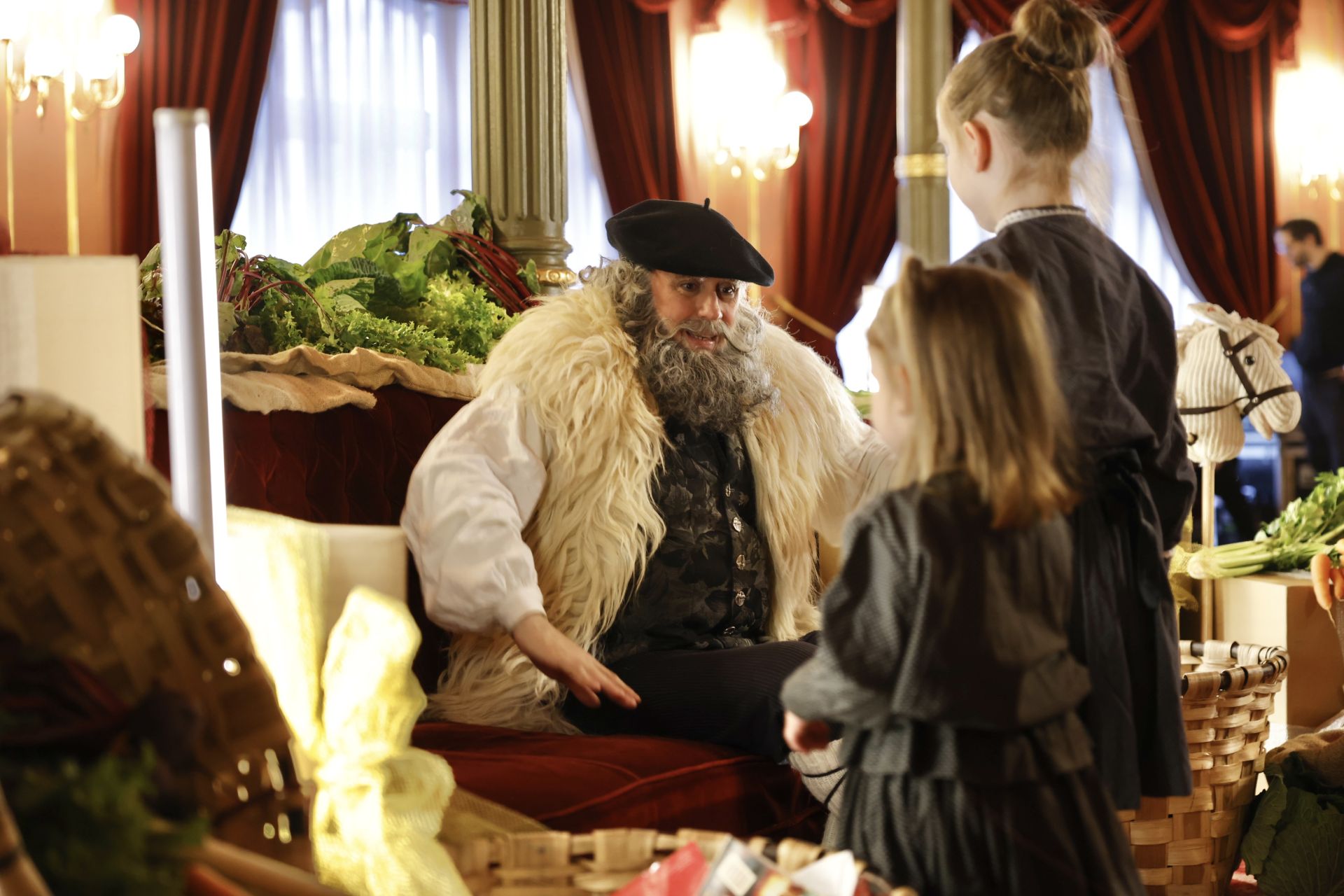 Olentzero y Mari Domingi reciben las últimas cartas de Navidad en Bilbao