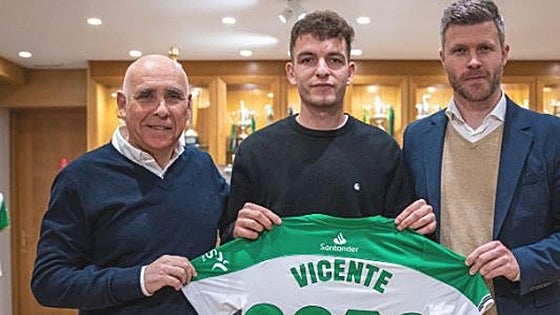 Íñigo Vicente renueva con el Racing hasta junio de 2030