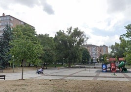 Vista de la calle Senda de los Puertos, en Zaramaga.