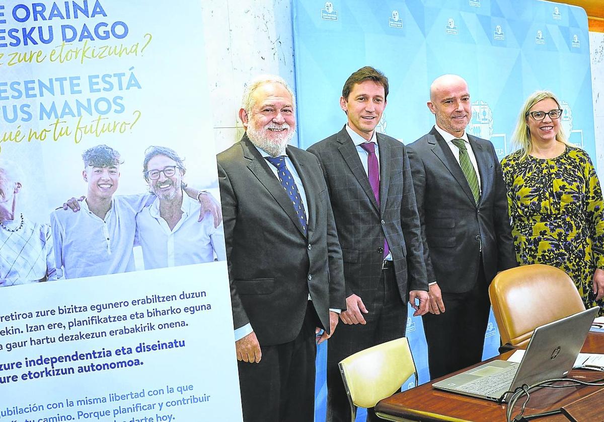 José Ignacio Zudaire, Noël d'Ajou, Mauricio Arregi y Olaia Arrieta, en la presentación de la EPSV el pasado 4 de diciembre.