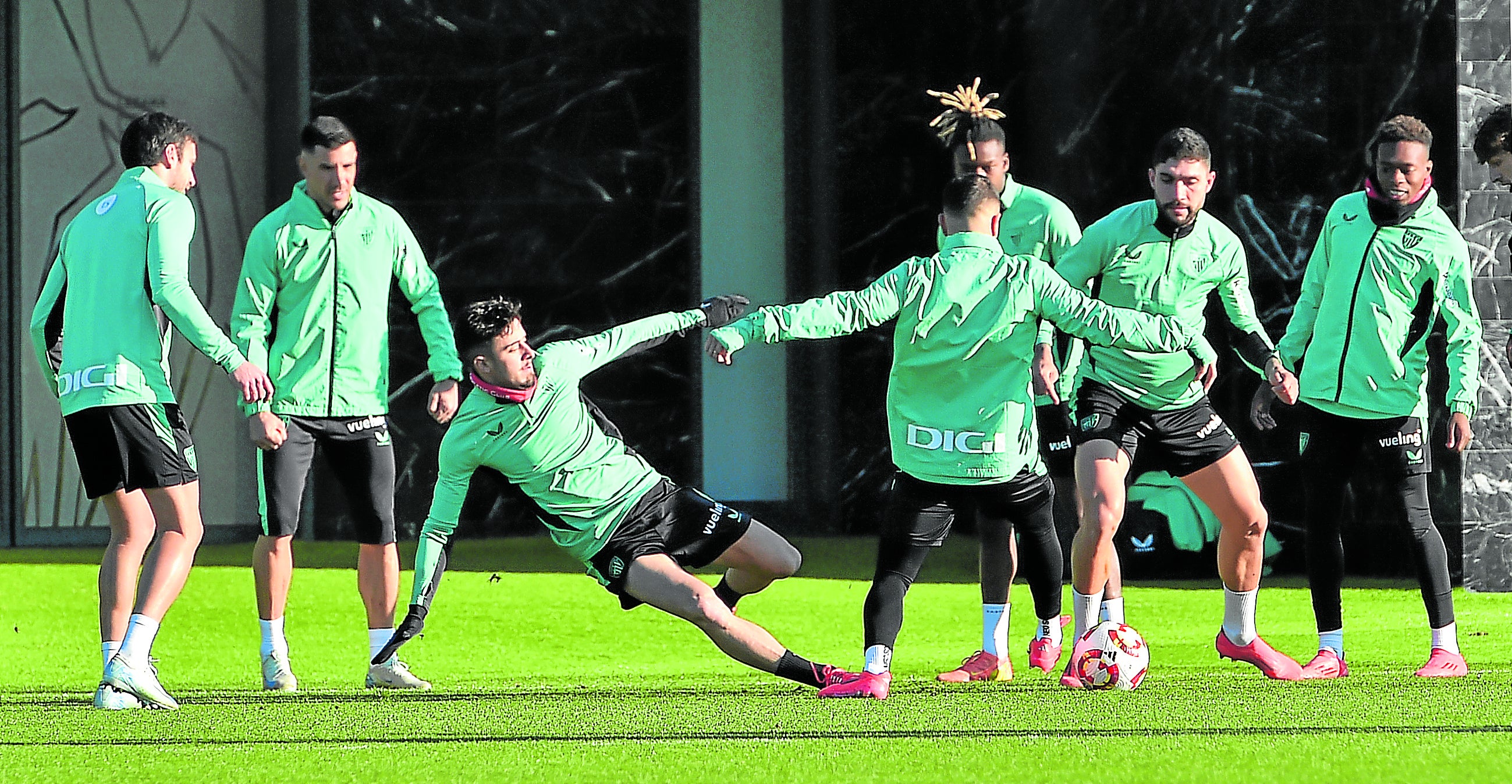 Los jugadores del Athletic, en el entrenamiento en Lezama.