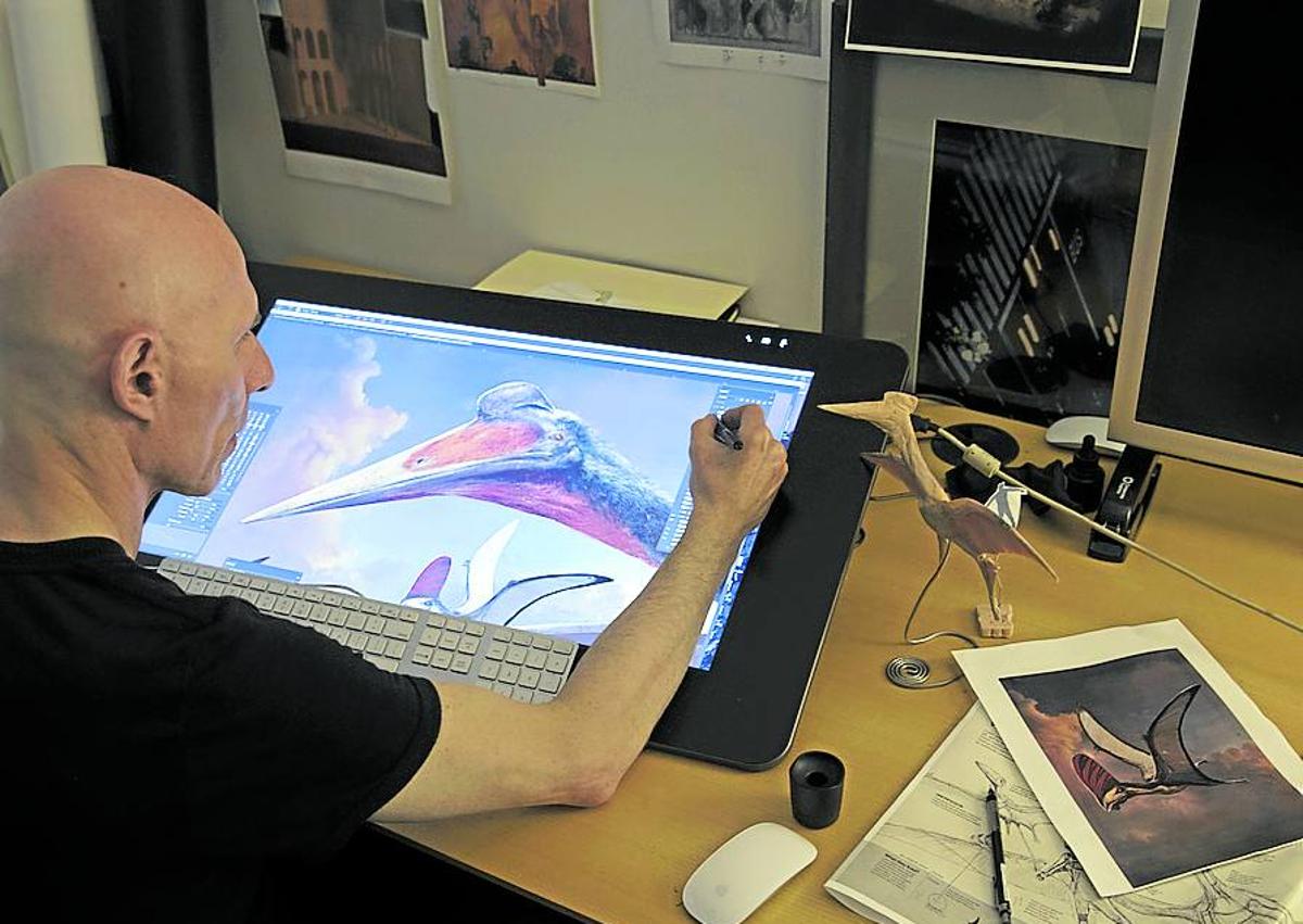 Imagen secundaria 1 - Parte de su trabajo sobre el Duomo de Florencia, con un recorrido histórico por varias cúpulas destacadas. Trabajando en su estudio de 'National Geographic' y una de sus portadas.