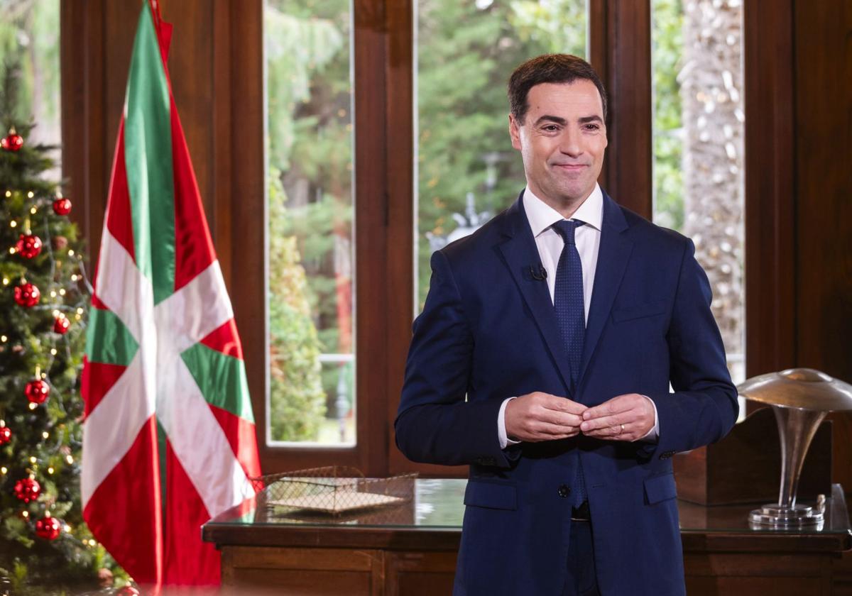 Pradales pide a los jóvenes «responsabilidad» ante los extremismos porque «la democracia no está asegurada»
