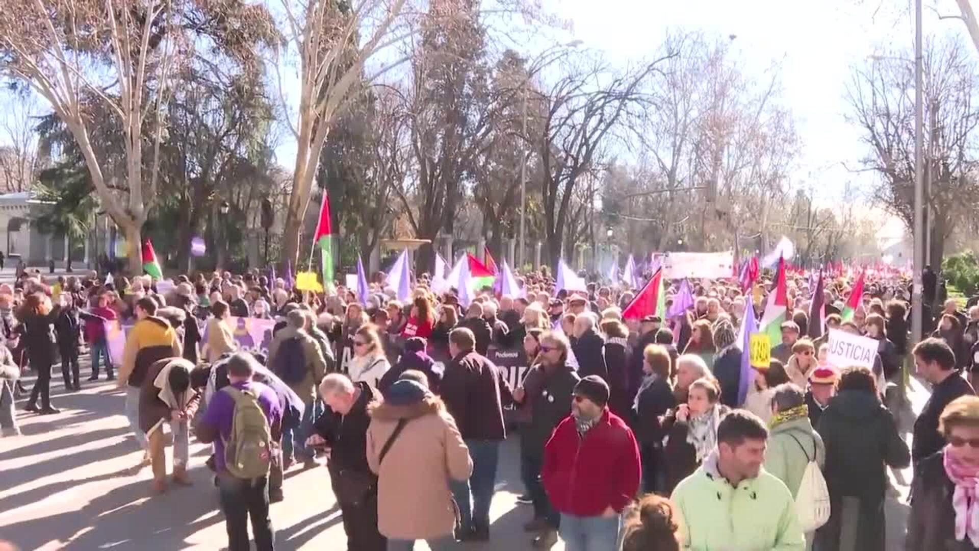Miles de manifestantes salen a las calles por toda España para mostrar ...