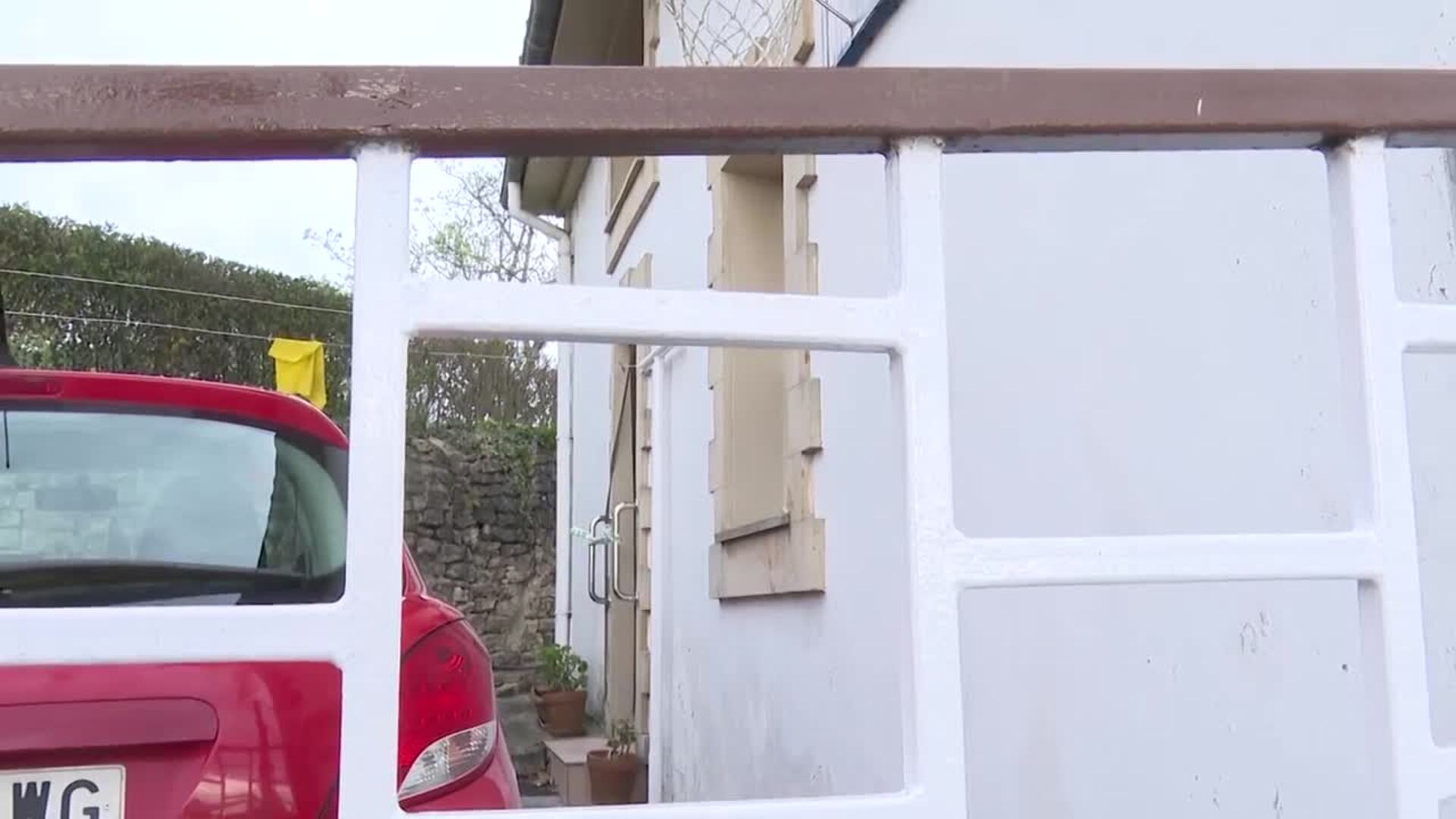 Un hombre mata a su madre en Hinojedo y después se suicida | El Correo