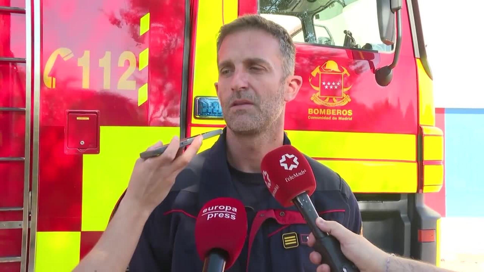 Continúa en fase de control el incendio de Loeches (Madrid)