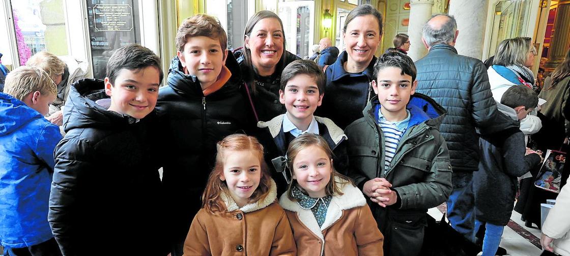 Mateo Quintana, Jorge Bereincua, Zaloa Larreategui, Teresa Goicolea, Juan Quintana, Mateo Uriarte, Julia Pérez y Carmen Quintana.