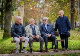 El farmaceútico Franciso Etchaberry, el carnicero Paco Cembellín, el óptico Francisco Martínez de Lizarduy y el hostelero Fidel Barcala siguen en plena forma.