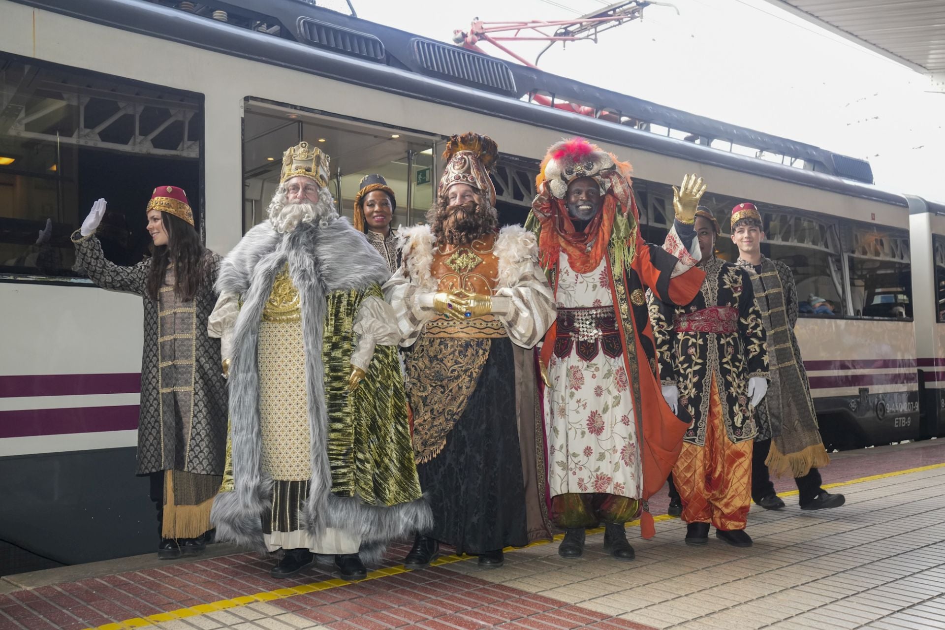 Las imágenes de la llegada de los Reyes Magos a Vitoria