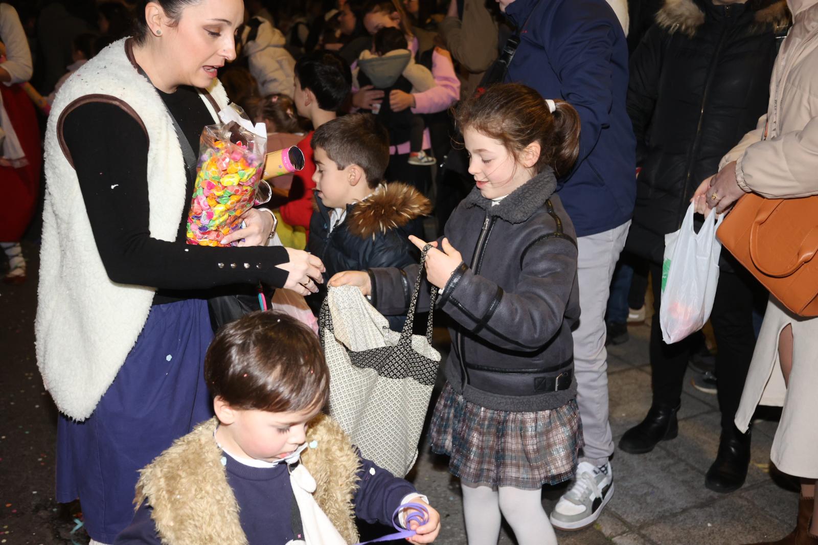 Melchor, Gaspar y Baltasar despliegan su magia en Basauri