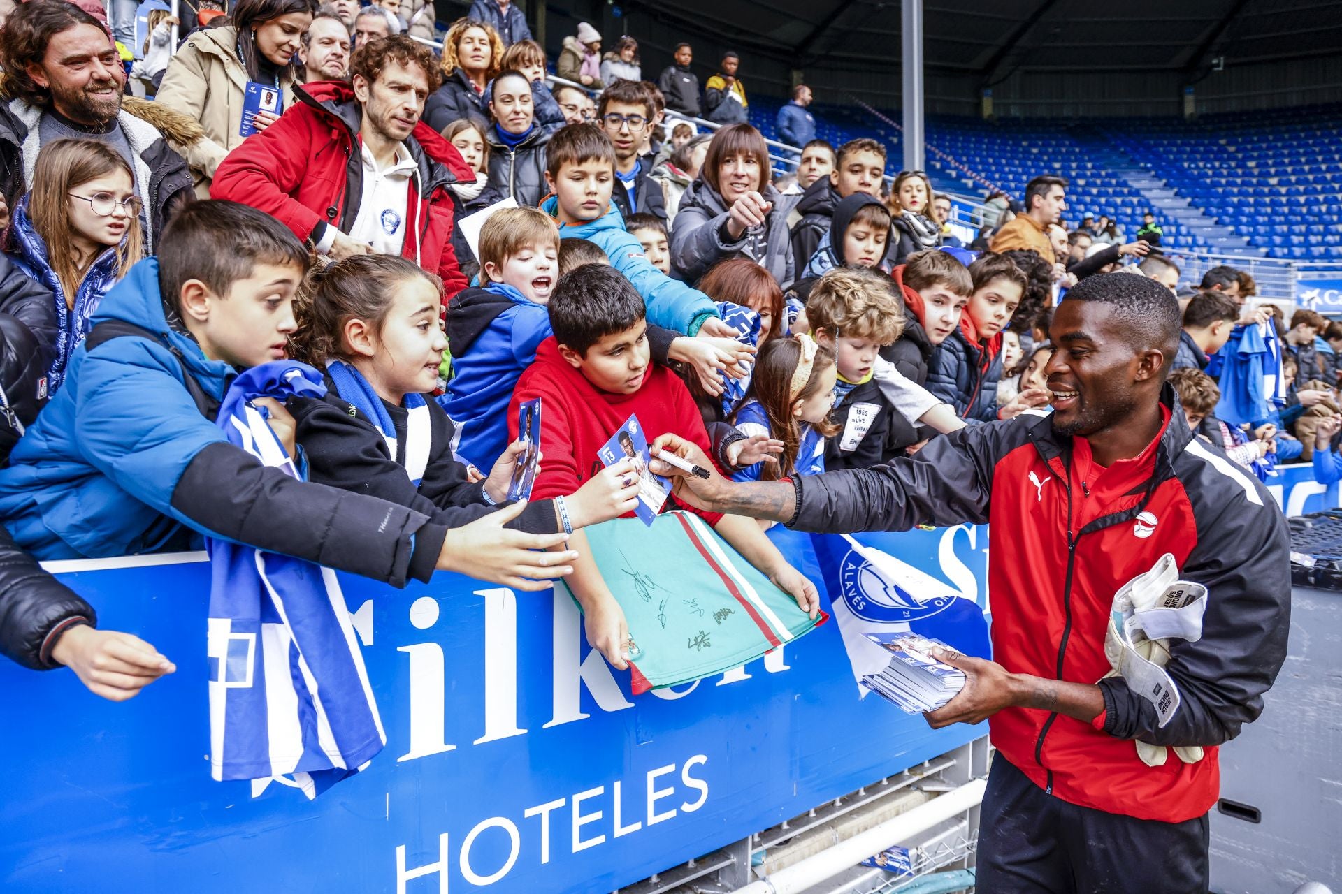 El Alavés se abraza con su afición