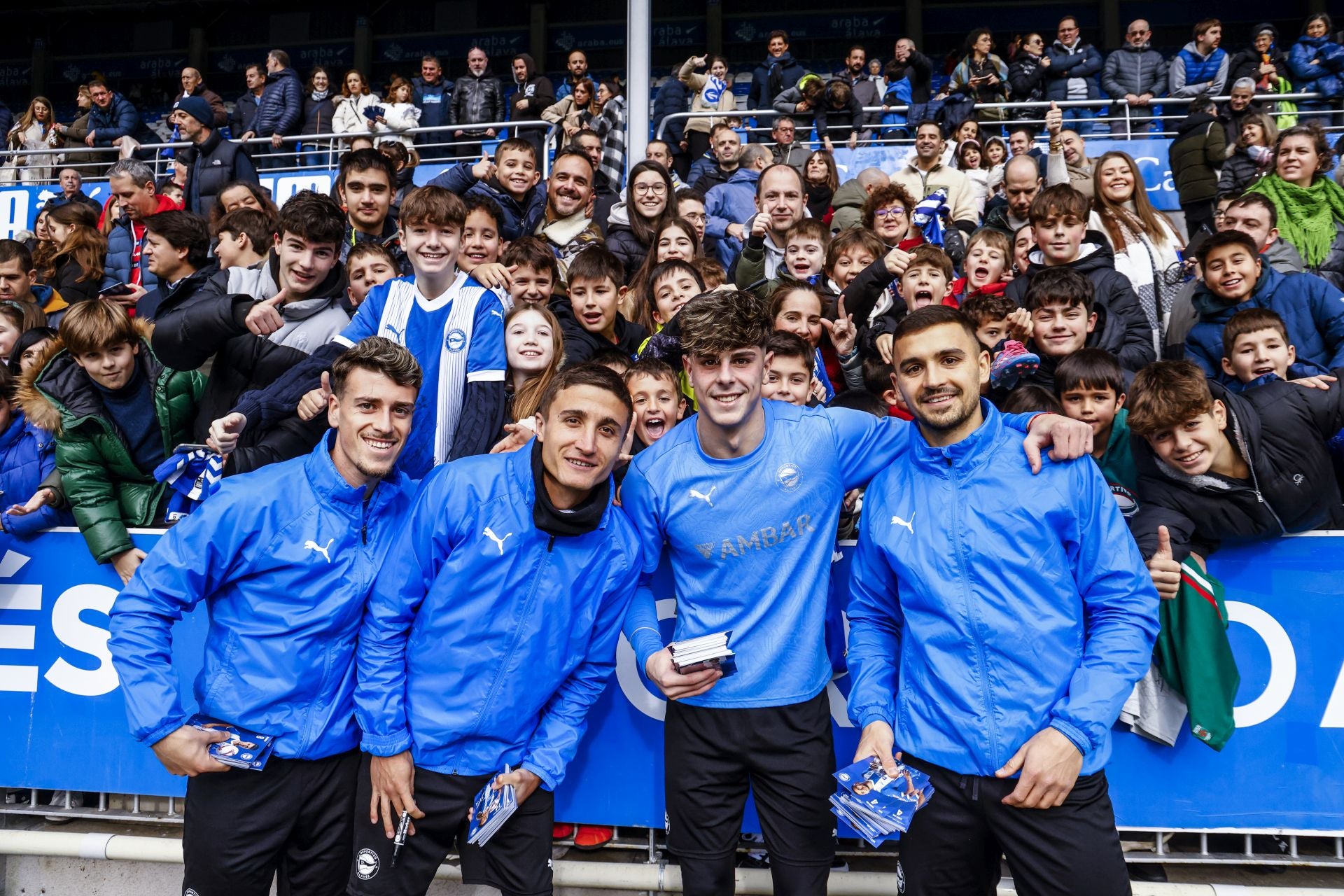 El Alavés se abraza con su afición