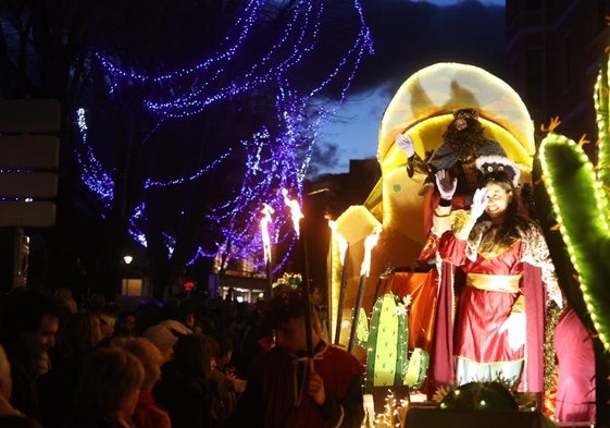 Melchor, Gaspar y Baltasar despliegan su magia en Basauri