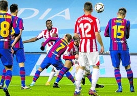 Momento en el que Iñaki Williams marca el gol de la victoria en la prórroga contra el Barça, en el partido jugado en enero de 2021.