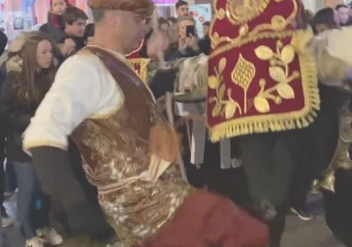 Polémica por la agresión a un buey en la cabalgata de Granada