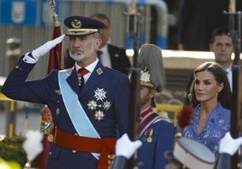 Los Reyes, en el desfile de la Fiesta Nacional.