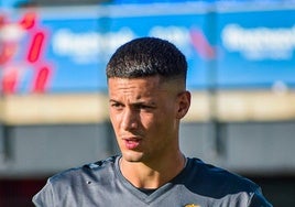 Alan Godoy, en un entrenamiento con el Eldense.