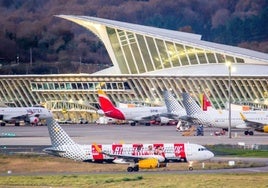 El avión con los emblemas del Athletic capturado por Asier de Prado en una reciente visita a Loiu.