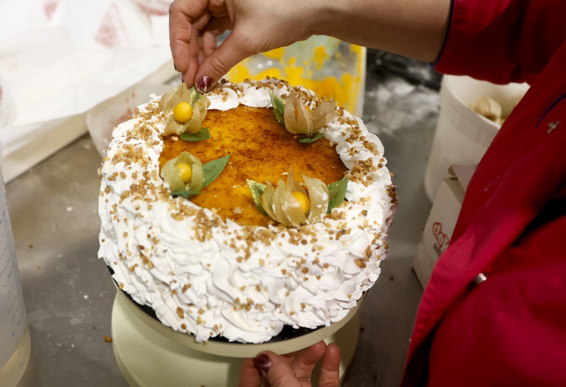 Izaskun, la repostera que ha abierto una pastelería sin gluten y sin leche en Bilbao «por amor» a sus hijas