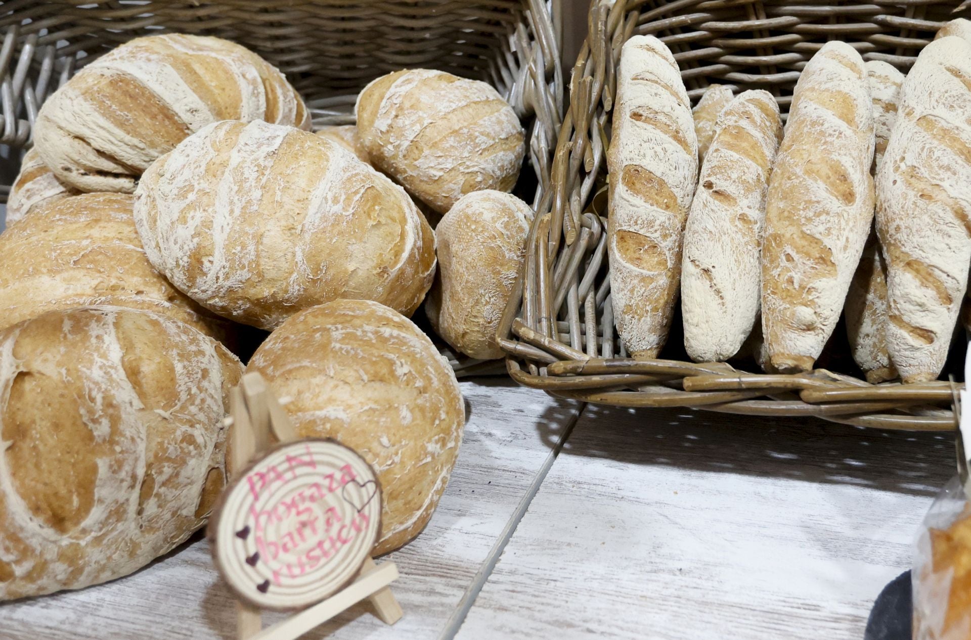 Izaskun, la repostera que ha abierto una pastelería sin gluten y sin leche en Bilbao «por amor» a sus hijas