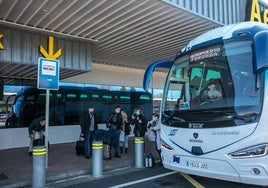 Un autobús, durante un trayecto entre Vitoria y el aeropuerto de Foronda