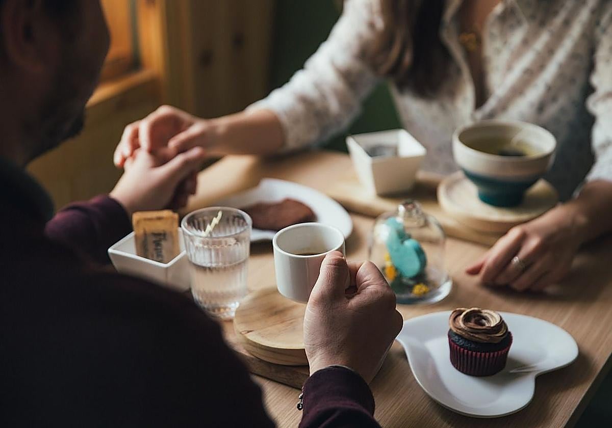 Un hostelero explica por qué algunos restaurantes no te quieren cobrar en mesa y prefieren que pases por caja