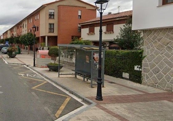 La parada de taxis de Iruña de oca está frente al Ayuntamiento.