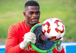 Jesús Owono durante un entrenamiento en Ibaia.