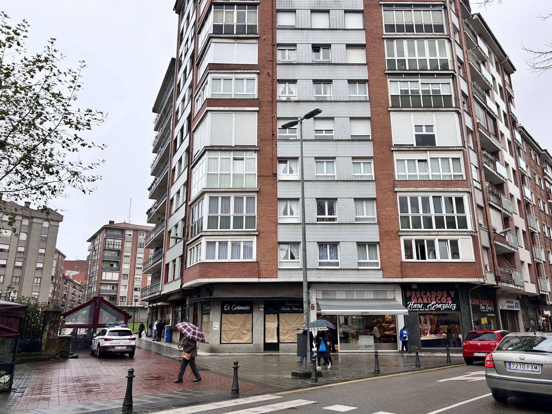 Imagen del edificio desde el que se ha precipitado el joven.