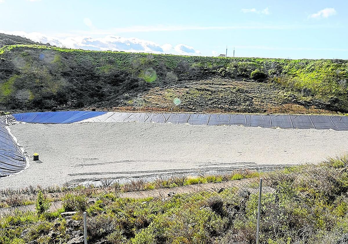 Las instalaciones del antiguo vertedero de Valdeaguilar están cerradas desde hace dos décadas en Oion.