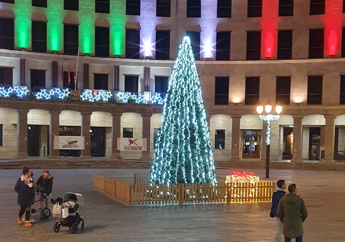 El alumbrado navideño de este año ha despertado muchas críticas vecinales.