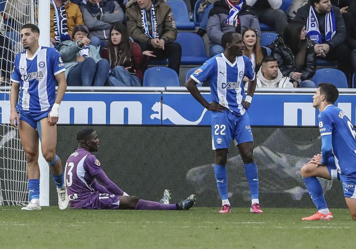 Abqar, Owono, Diarra y Guevara se lamentan tras encajar el 0-1 contra el Girona.