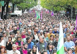 Miles de personas se manifiestan por la Gran Vía, que acoge cientos de protestas al año.