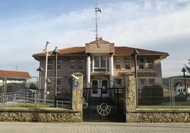 Vista exterior de la comisaría de la Ertzaintza en Galdakao.