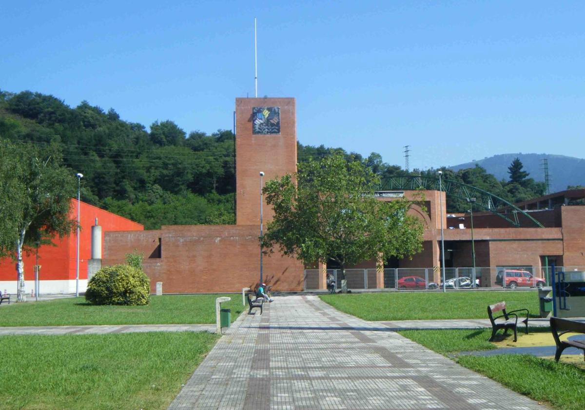 Exterior de la comisaría de la Ertzaintza en Llodio.