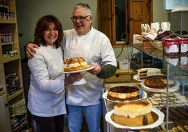 Viviana vuelve a sacar a la venta el «mejor roscón de Bizkaia» en su pastelería de Algorta