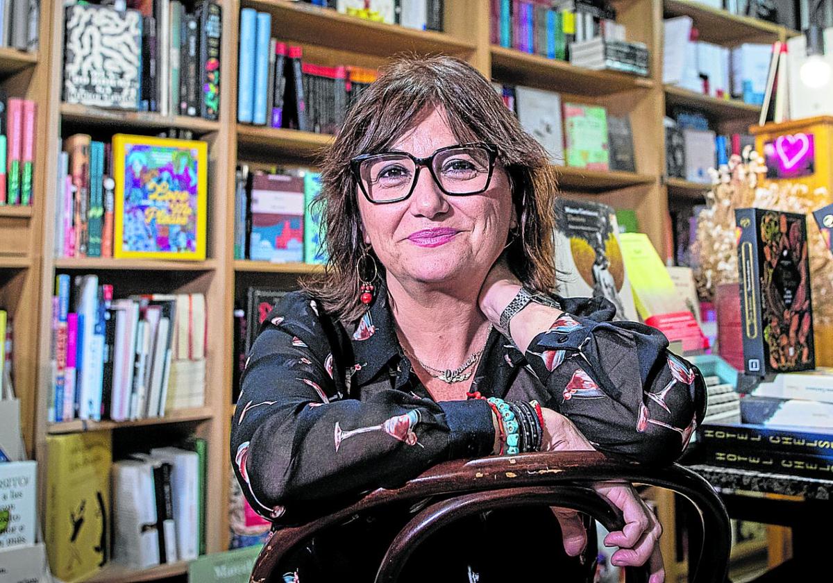 Carmen Amoraga, en la librería bilbaína La Saturnina.