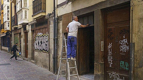 El Ayuntamiento de Vitoria se abre ahora a subvencionar obras menores en los pisos del Casco Viejo