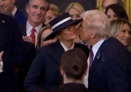 El 'no beso' de Trump a su esposa Melania en la ceremonia