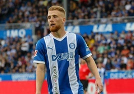 Carlos Vicente, durante un partido del Deportivo Alavés de esta temporada.