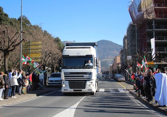 La caravana de ayuda al Sahara salió desde Llodio en 2019.