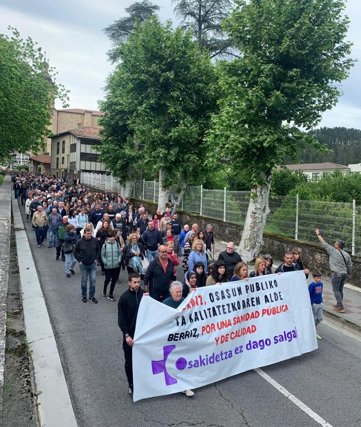 Imagen secundaria 2 - Distintas protestas del movimiento de pensionistas del Duranguesado