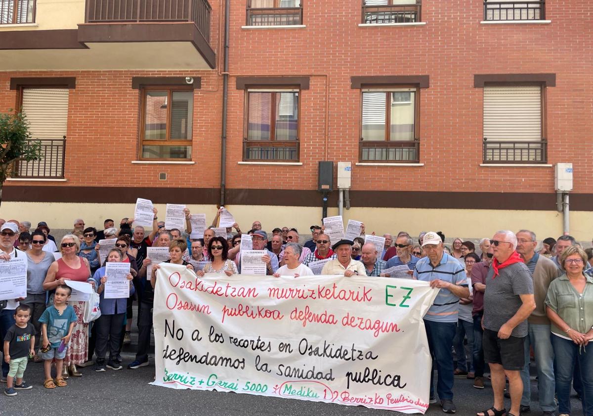 Imagen principal - Distintas protestas del movimiento de pensionistas del Duranguesado