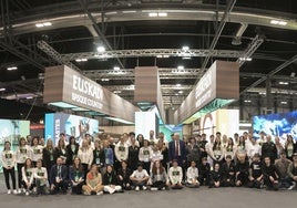 El stand vasco de Fitur dibuja un destino poético y lleno de emociones por descubrir.