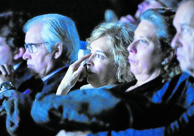 Ana Iríbar se emociona durante un momento del documental.