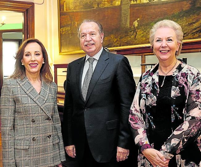 Montse González, Hans-Horst Konkolewsky y Dorit Konkolewsky. 