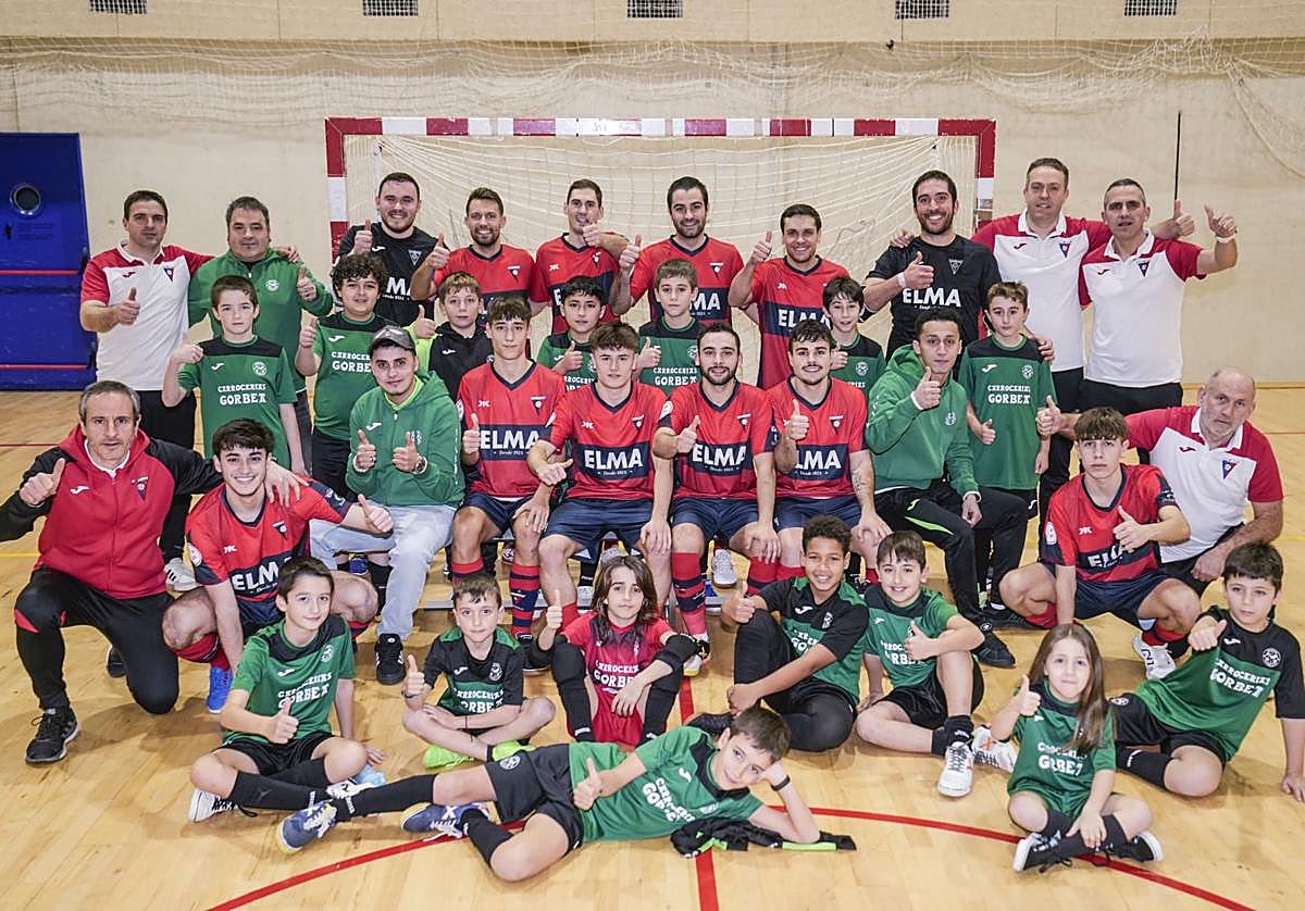 Jugadores del Aurrera de Vitoria y del Salburua Futsal se suman a la campaña Kirolean Errespetuz.