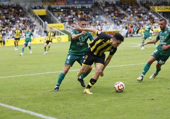 Kepa Uriarte en el encuentro de ida en Lasesarre entre el Barakaldo y el Arenteiro.