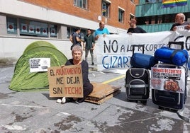 Imagen de una denuncia social por el cierre temporal de este refuerzo invernal.